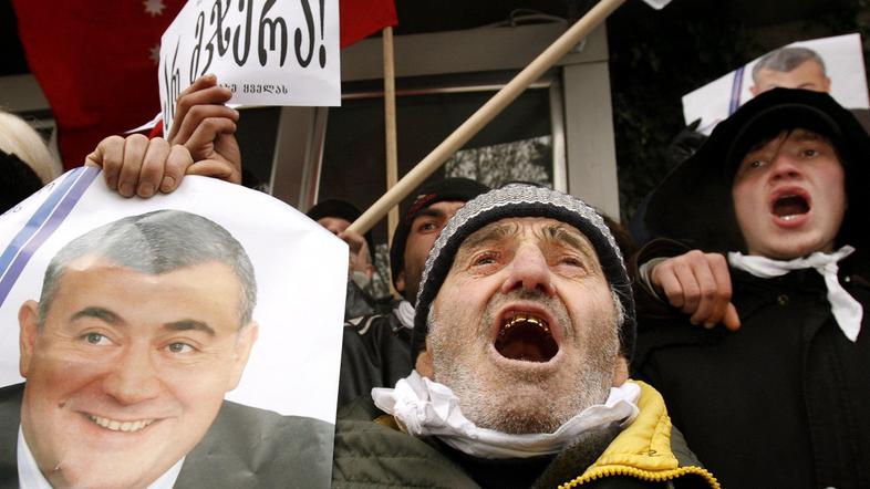 Opozicija zahteva vnovično štetje glasov.