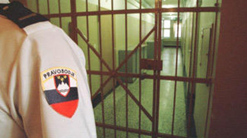 "Naš delodajalec sistematično krši človekove pravice zaposlenih v zaporih, da ne