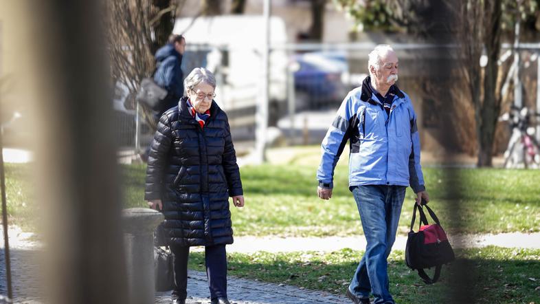 starejši, upokojenci