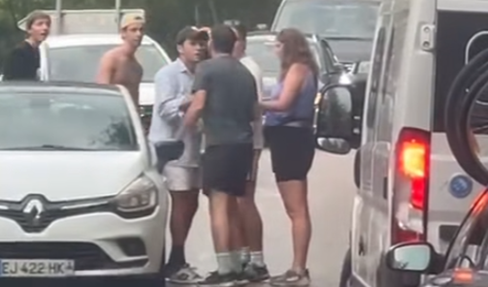 V dolini Soče med razgretimi čakajočimi turisti izbruhnil pretep