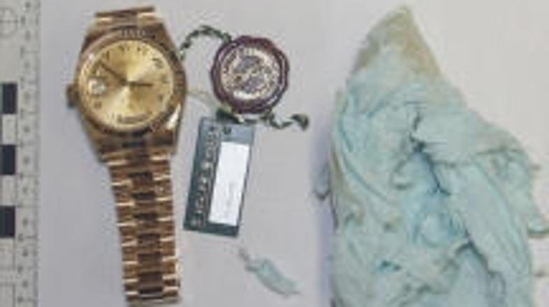 Doma ne hranite večjih vsot gotovine in ključev ne puščajte na skritih mestih.