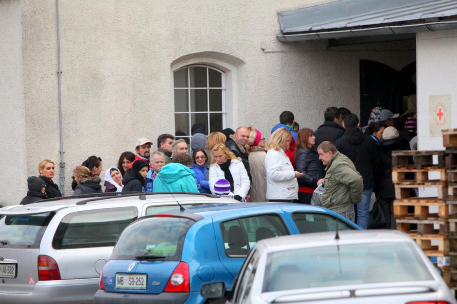 Slovenija 19.12.12, rdeci kriz, vrsta, pomoc, nadskofijska karitas maribor, huma | Avtor: Žurnal24 main