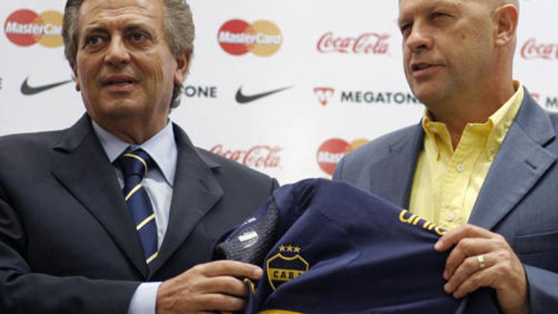 Predsednik Boce Juniorsov Pedro Pompilio (levo) je predstavil novega trenerja Ca