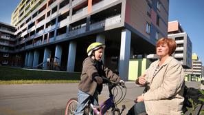 Tanja Golič je zadovoljna s stanovanjem, tako kot večino pa jo je strah, da bodo