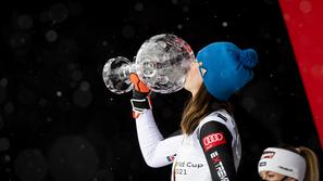 Petra Vlhova veliki globus