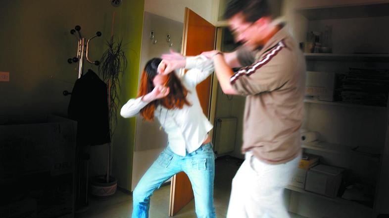 Miranu A. sodijo zaradi poskusa umora svoje zunajzakonske partnerice. (Foto: Bar