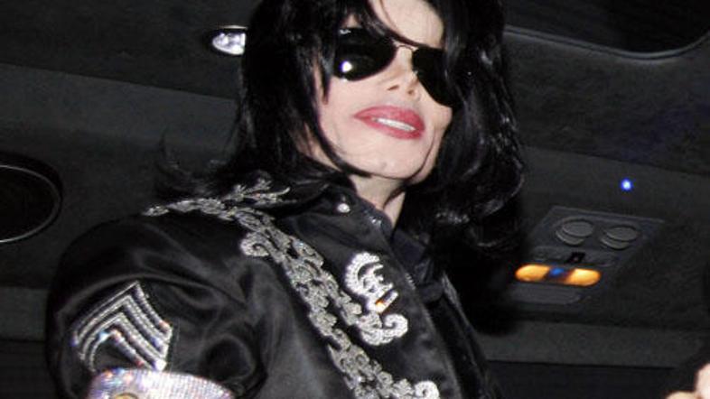 Michael Jackson se je pripravljal na vrnitev na glasbeno prizorišče. Številni ko