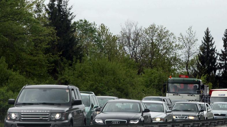 Zastoji so nastajali na cestah proti Primorski.