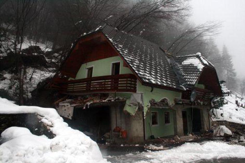 Hiša zaradi plazu ni več uporabna.