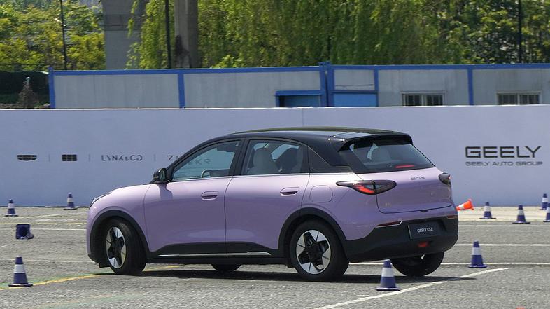 gelly EX2, geely E2
