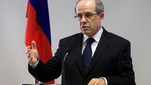 "Dokler nimamo uradnih vrednosti nepremičnin, sistem ne more delovati dobro," je