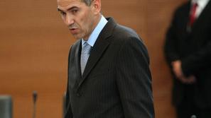 Janeza Janšo so zaradi razkritja podatkov ovadili v uradu informacijske pooblašč