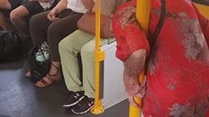 starejša gospa na vlaku