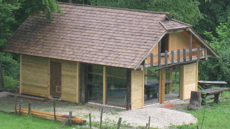 Lesen zastekljen objekt je pravzaprav prestavljen kozolec, ki so ga morali z nek