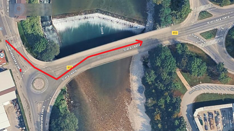 situacijska fotografija vožnje voznika opla