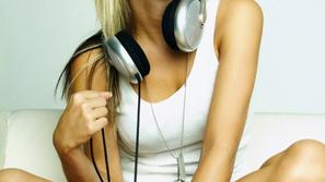 ženska, slušalke