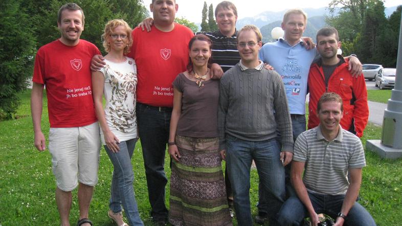 Člani Društva Vitezi dobrega teka (na fotografiji levo predsednik društva Marko 