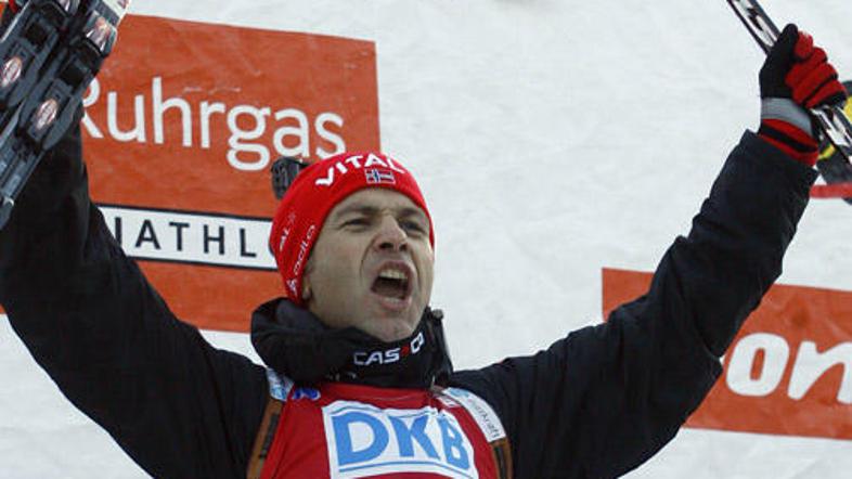 Legendarni Ole Einar Bjoerndalen je v Ruhpoldingu že 83. v svoji karieri stopil 