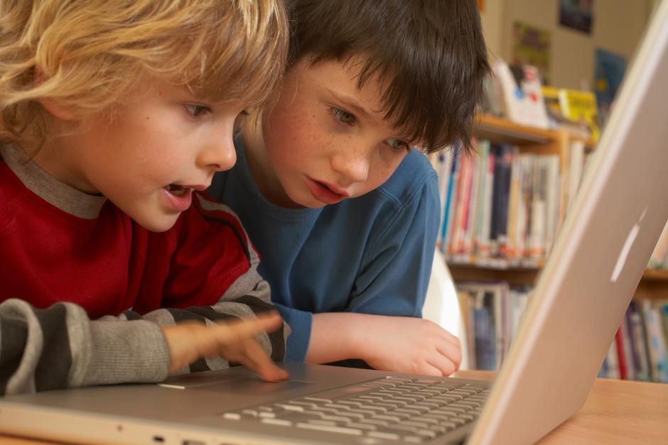 otrok, računalnik | Avtor: Profimedia