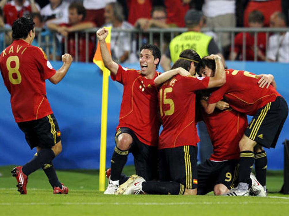 Veselje Špancev po zadetku Fernanda Torresa