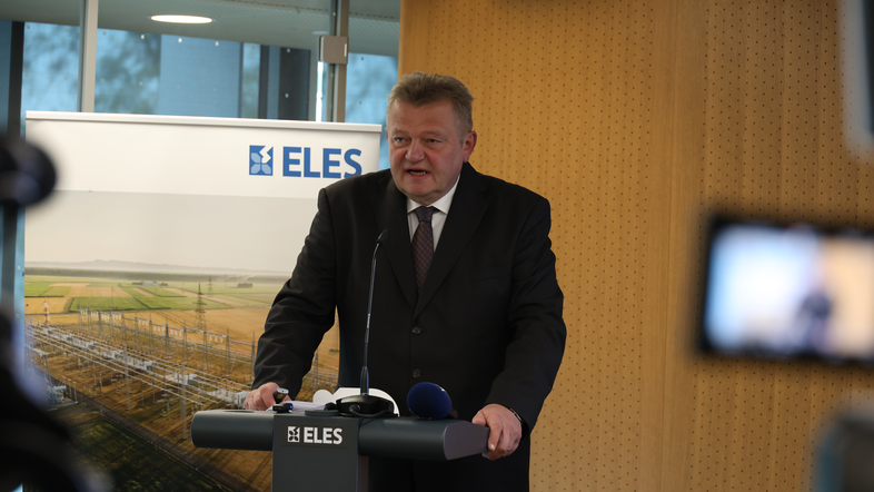 Aleksander Mervar, Eles