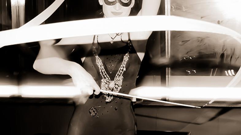 Temna čarovnija plesala nad mestom