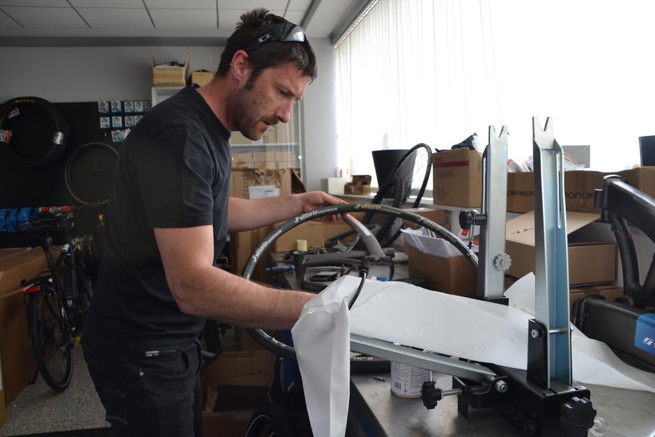 Servis kolesa | Avtor: Gregor Prebil