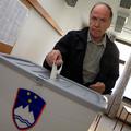Ker bo referendum razpisan na isti dan kot referendum o zakonu o delu na črno, j