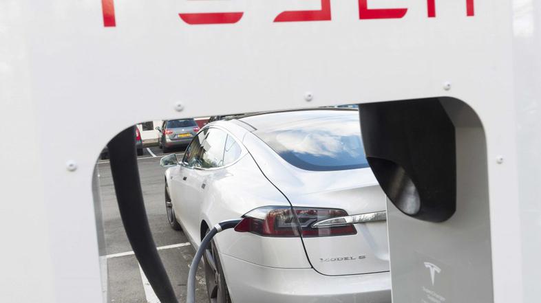 Superpolnilnica Tesla