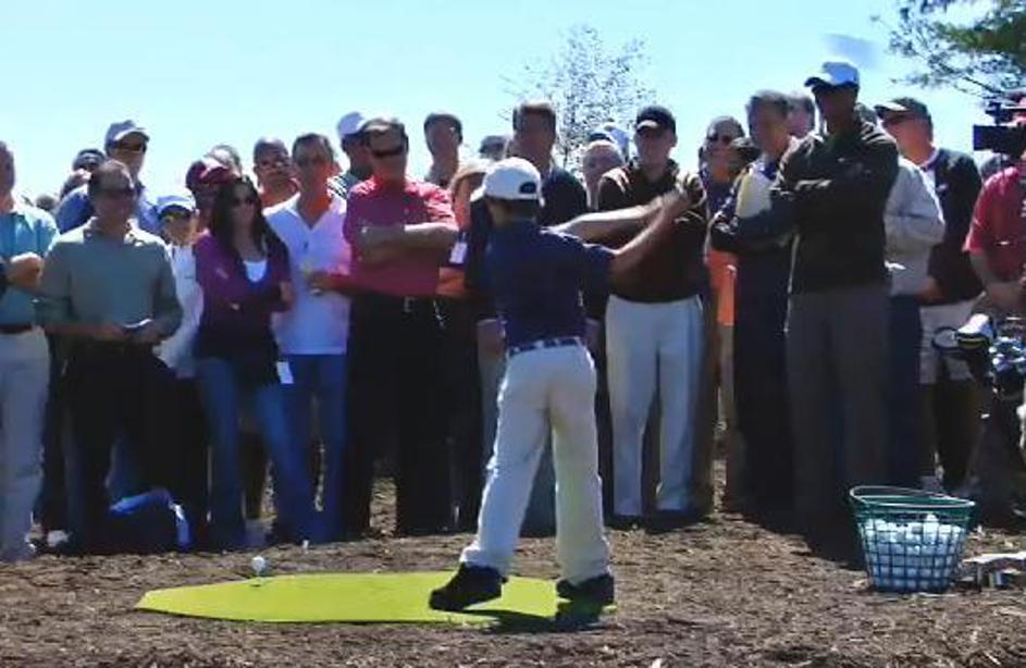 Dvanajstletnik je na odprtju igrišča za golf zasenčil samega Tigerja Woodsa.
