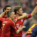 sport 23.04.13. Nogometasi Bayerna, Munich's Thomas Mueller (R) celebrates with 