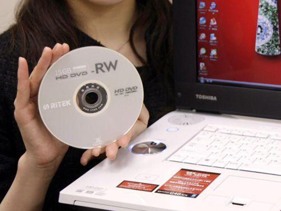 Dosedanji razvoj običajnih DVD-jev je pokazal, da bi lahko na en DVD z optimizac | Avtor: Žurnal24 main