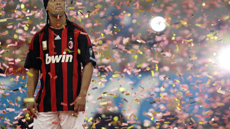 ronaldinho_konfeti_milan_reu