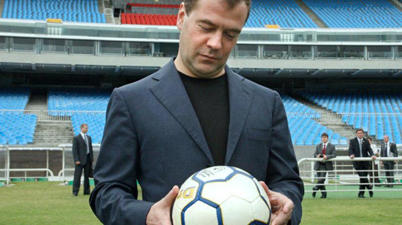 Dmitrij Medvedjev si bo v sredo v Mariboru ogledal nogometno tekmo Slovenija – R