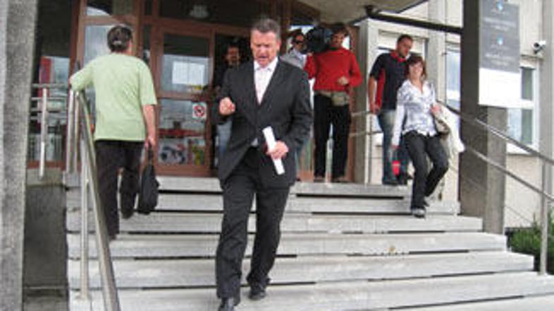 Nekdanji tržiški župan in poslanec Pavel Rupar obsodbe ni želel komentirati.