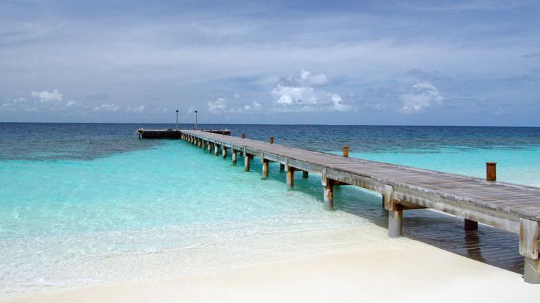 Modrina in pesek Maldivov ... (Foto: Shutterstock)