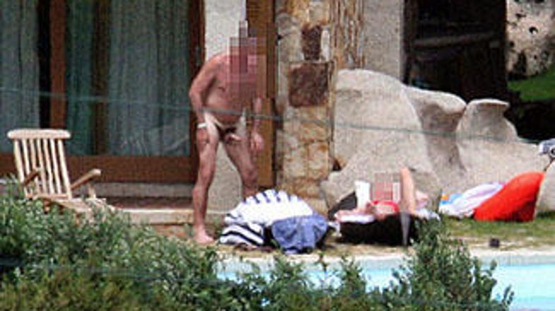 Topolaneka izdaja bela Busheva zapestnica.