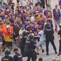 Barcelona navijač zastava Elche policija