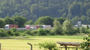 zastoj, tovornjaki, nesreča