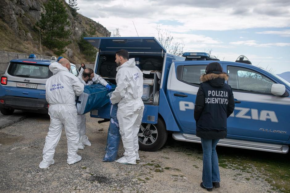 policija v Rimu na kraju kjer so našli mrtvo študentko | Avtor: Profimedia