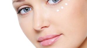 Naravna kozmetika kožo hrani in jo spodbuja, da sama proizvede učinkovine, ki ji