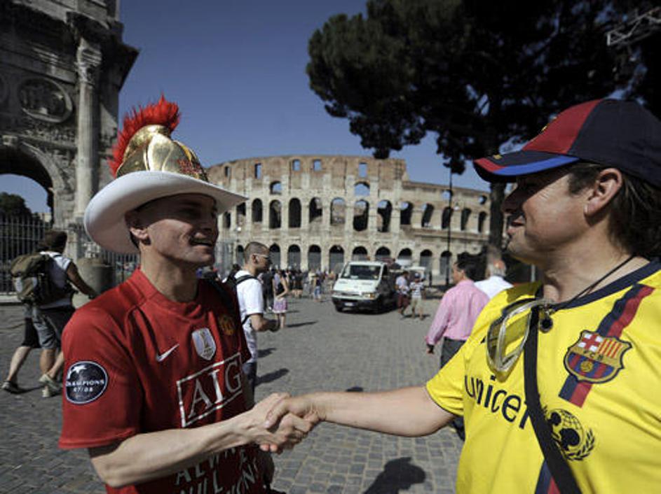 Navijači se v Rimu zbirajo že od ponedeljka. Vsaj pet tisoč jih nima vstopnice.