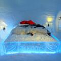 Eskimsko vas sestavljajo iglu hotel (sedem iglujev), iglu restavracija, iglu bar