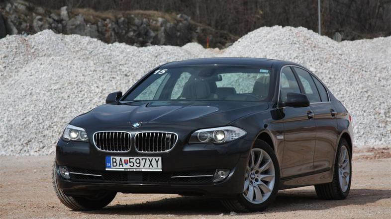 Nova petica je v primerjavi s predhodnico veliko bolj elegantna, kljub temu pa d