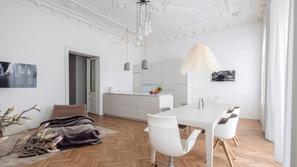 Stanovanje H+M, destilat