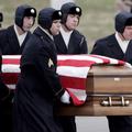 Prenos krste umrlega ameriškega vojaka