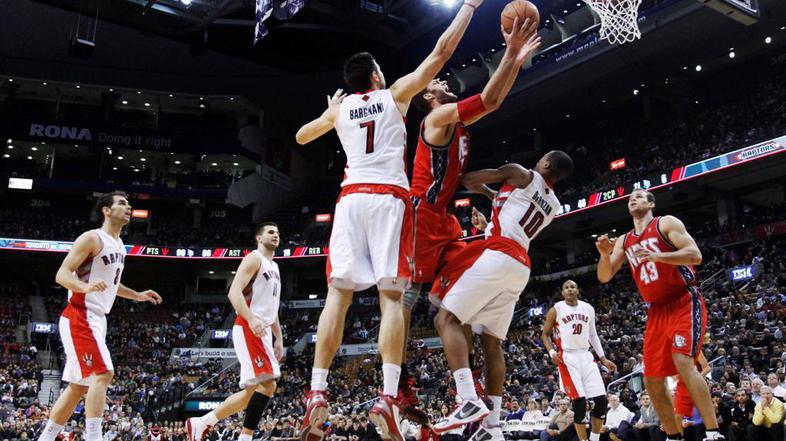 Brook Lopez in Andrea Bargnani ter DeMar DeRozan 