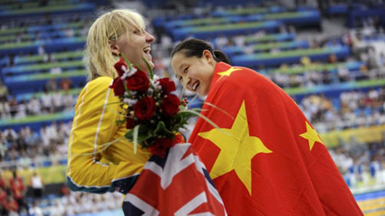 Jessicah Schipper (levo) se je veselila olimpijskega brona na 200 metrov delfin.
