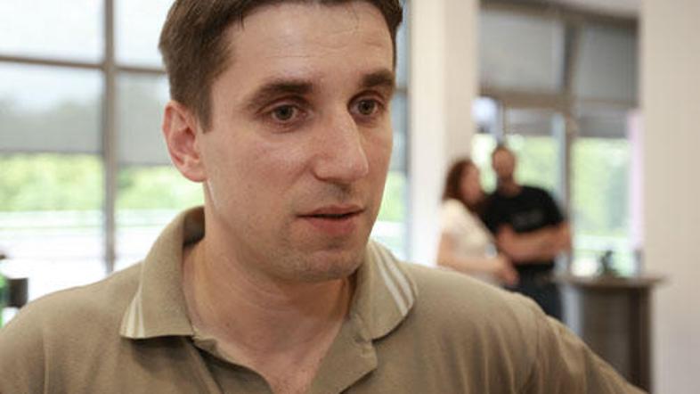 Robert Beguš verjame v delo na dolgi rok.