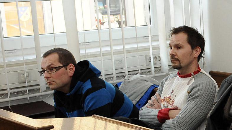 Vzgojitelj v PD Radeče Damjan Slatinek (levo je brat Benjamin) je obsojen na dev